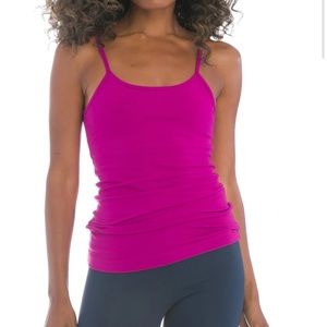 Hard tail low back performance tank in berry